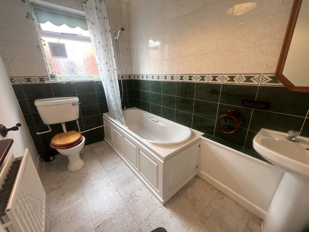 Apt 1, 73 Eglantine Avenue 10 of 10