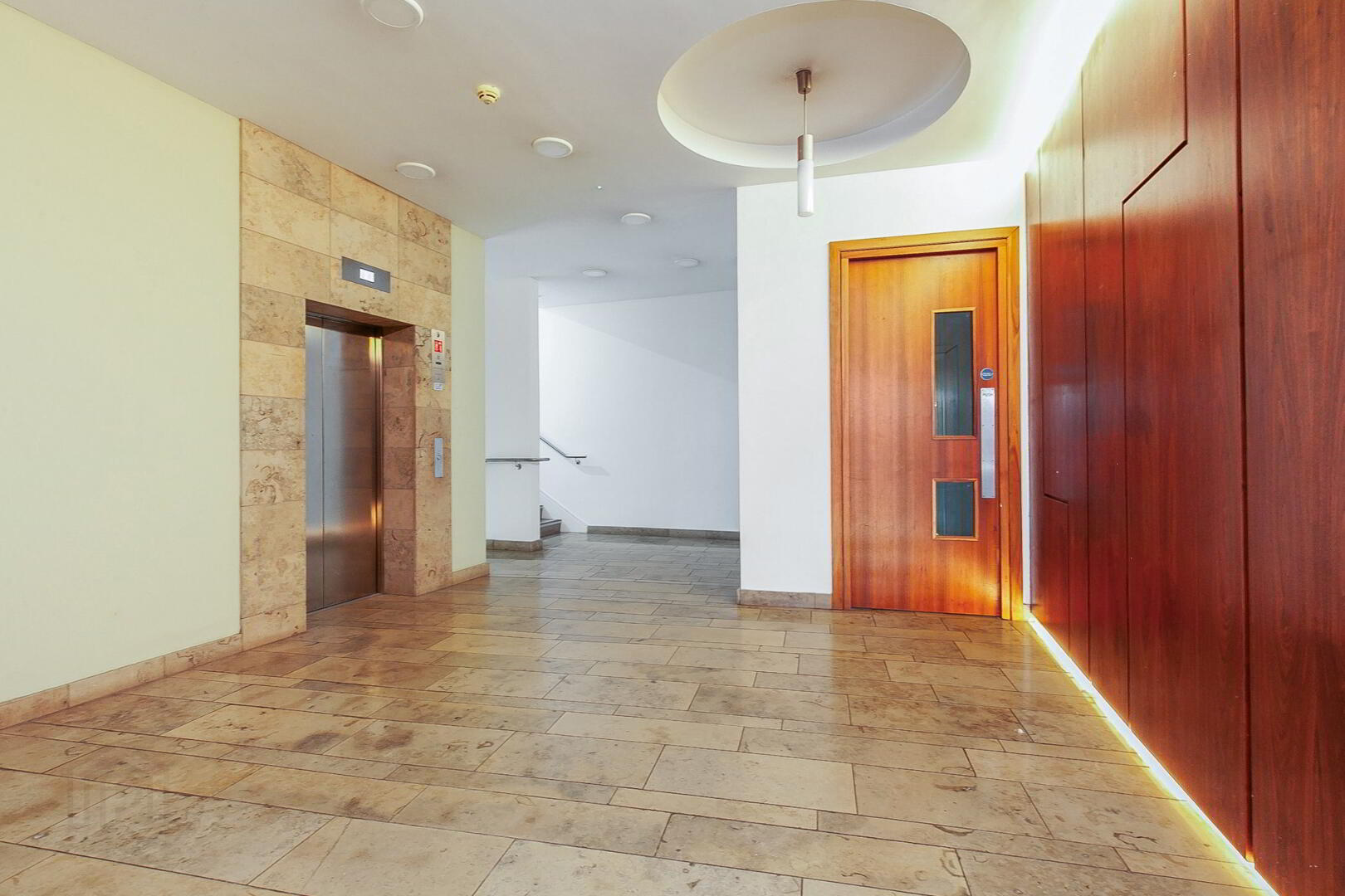 3-23 The Arc, 2D Queens Road 3 of 18