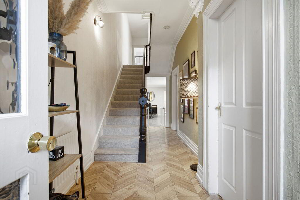 21 Adelaide Avenue 3 of 33