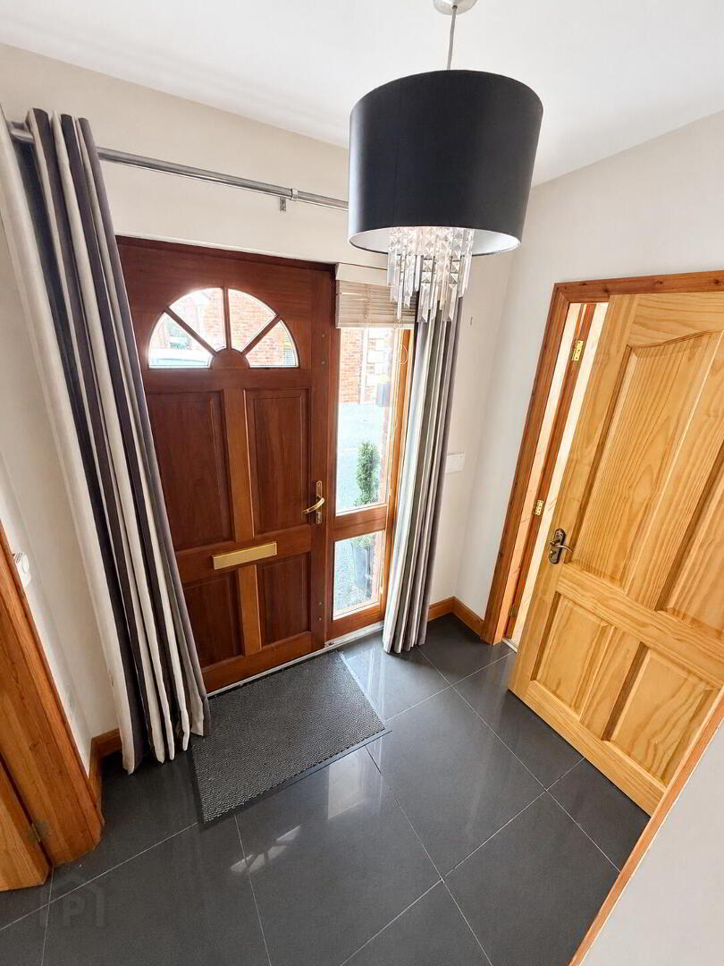 4 Chestnut Hall Mews 3 of 14