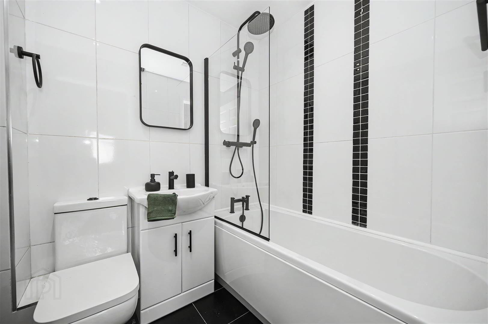 Apartment 4 Ashton Manor 132 Finaghy Road South 7 of 8