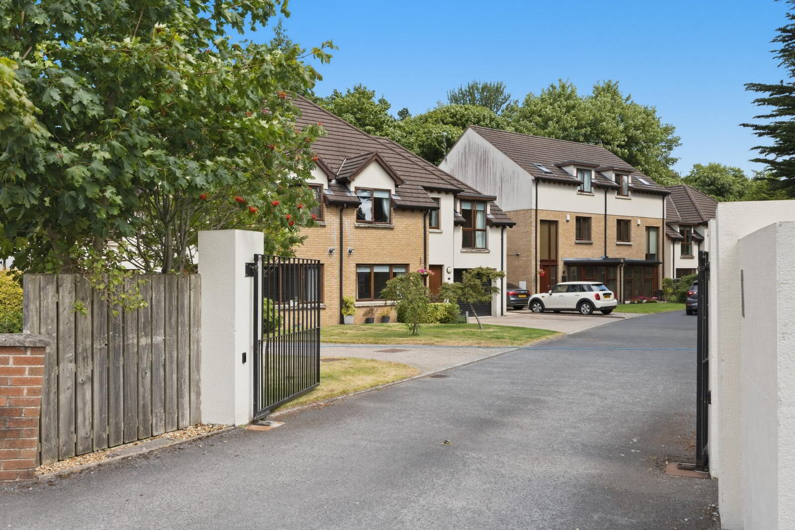 2 Knockvale Grove 38 of 39