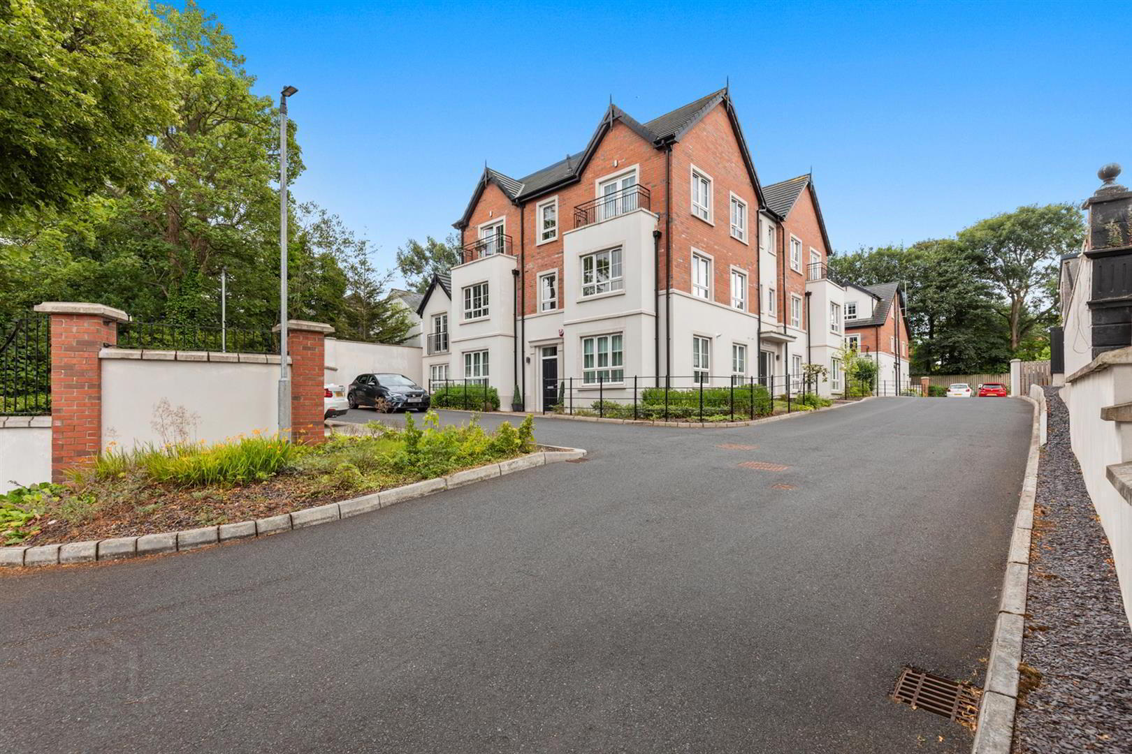 Apt 5, Ebrington Hall 1 of 23