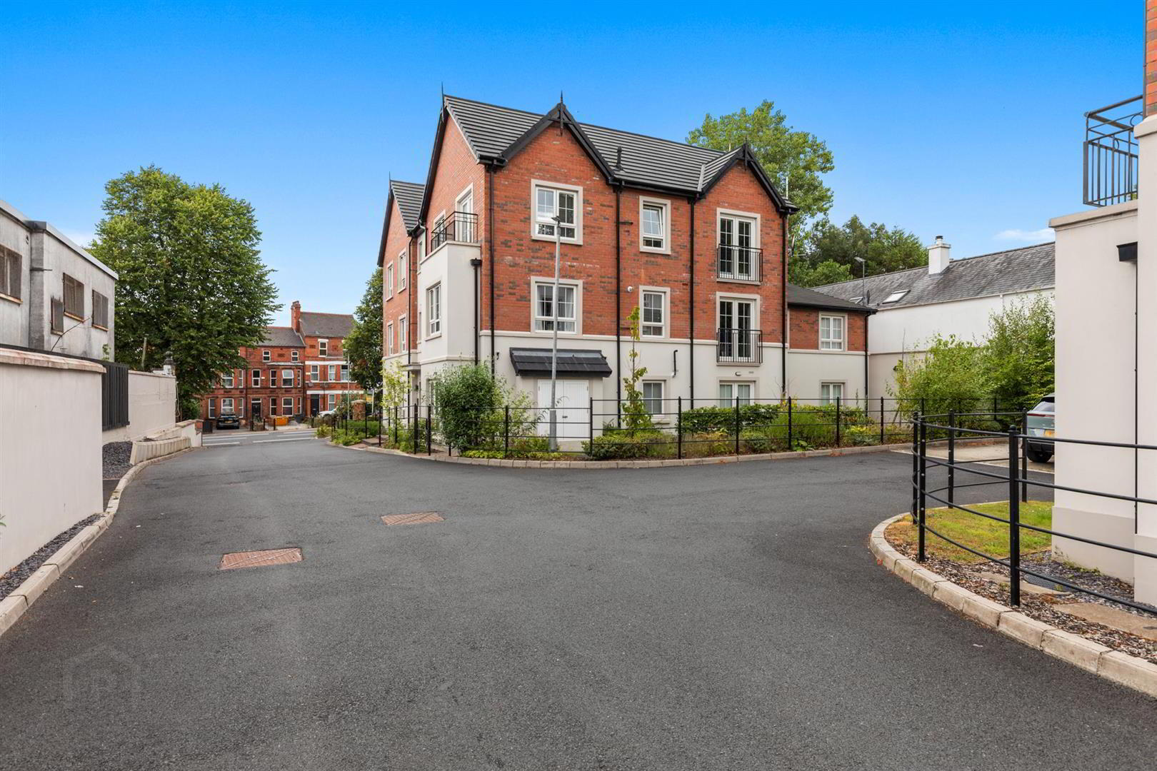 Apt 5, Ebrington Hall 2 of 23
