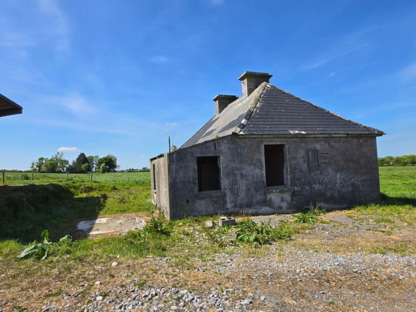 4 Bed Cottage & Farm Holding On, C. 24.12 Acres 3 of 36
