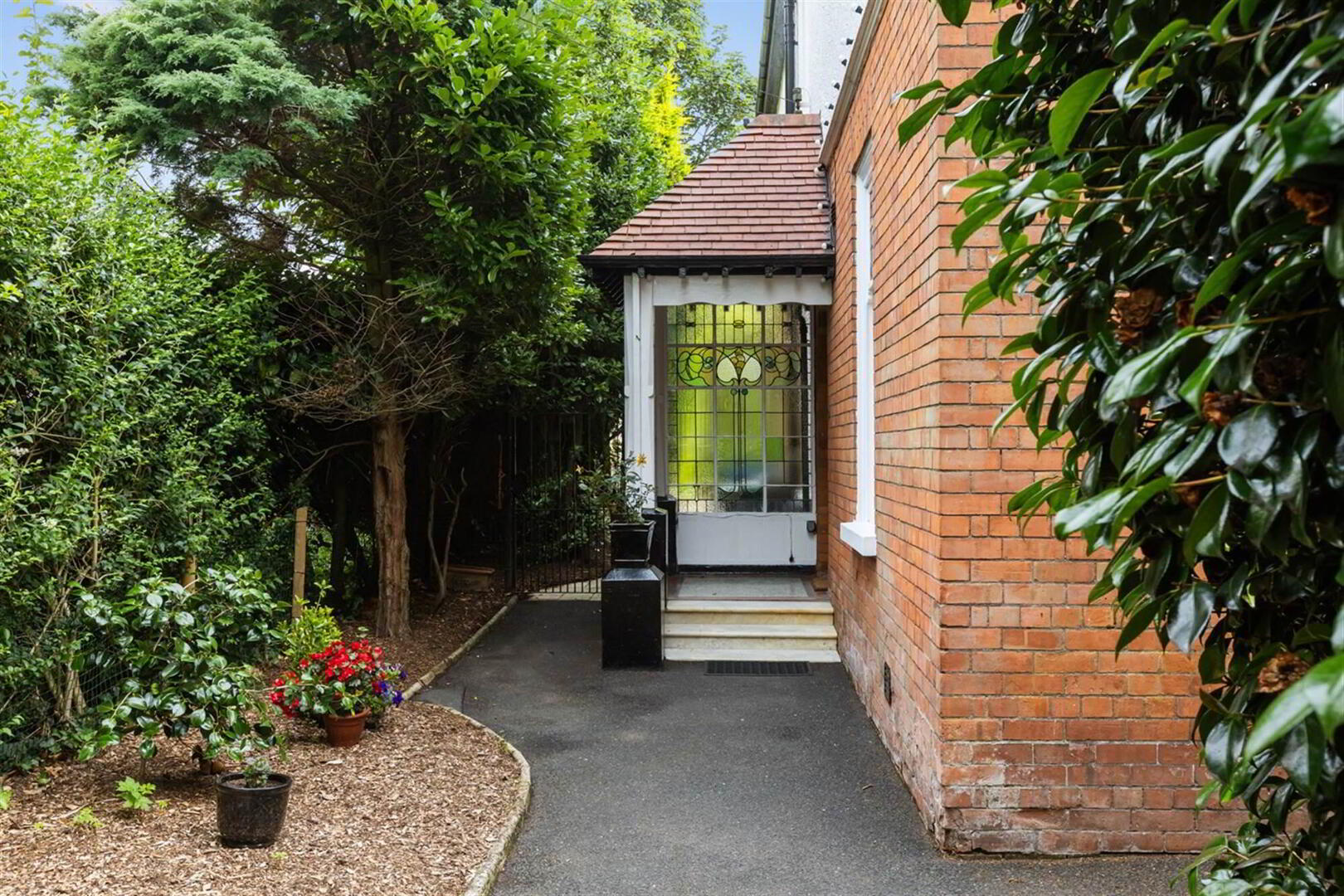 66 Myrtlefield Park 2 of 32