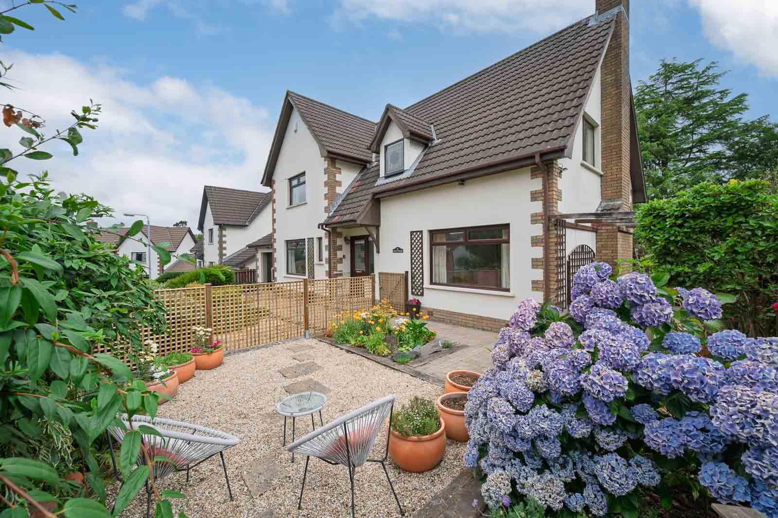 4 Woodbank Lane 2 of 33