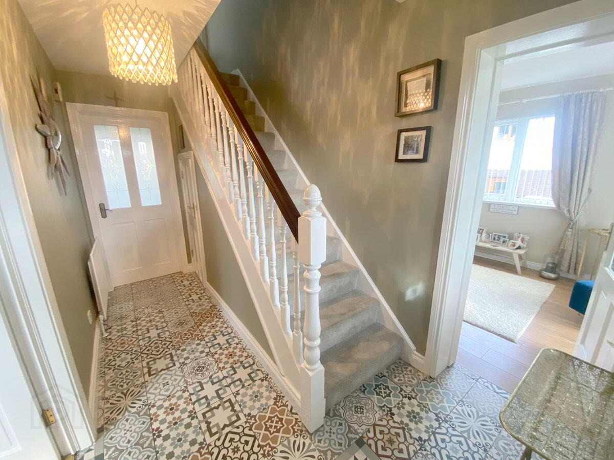41 Larchwood Avenue 2 of 19