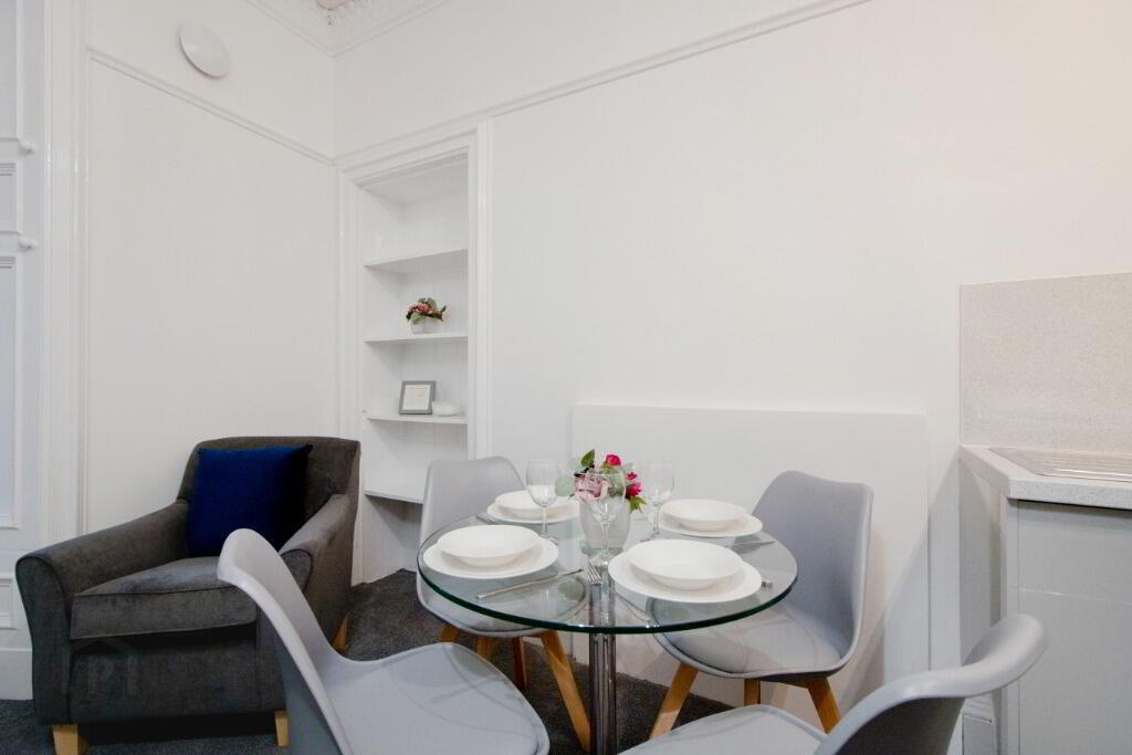 125 Perth Road 3 of 9