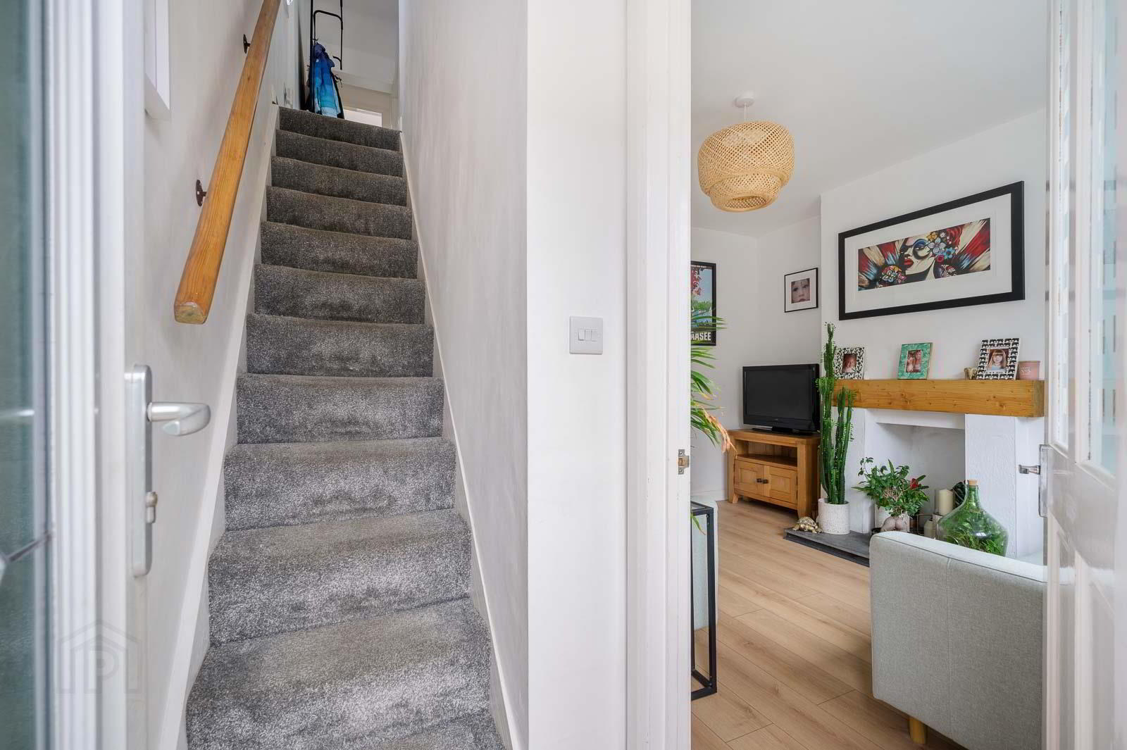 6 Hillview Place 3 of 24