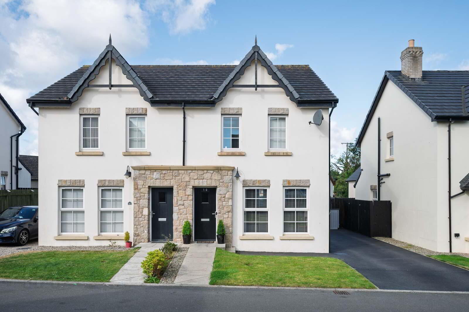 10 River Hill Crescent 1 of 17