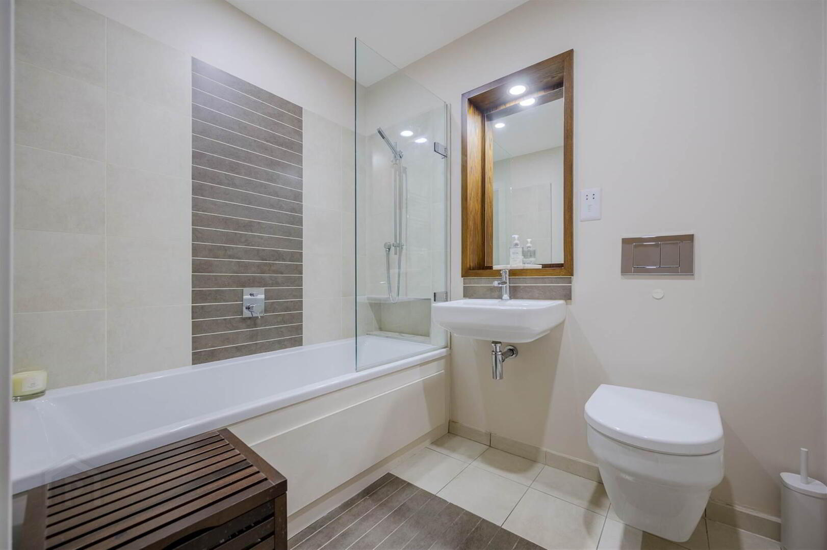 Apt 11 Custom House Square, 2 Ulster Street 26 of 26