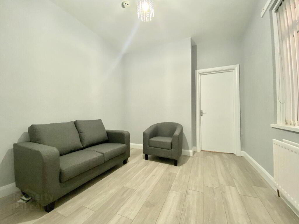 1, 33 Sandhurst Drive 2 of 9