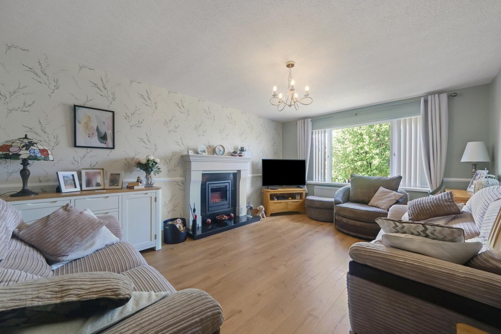 14 Baronscourt Gardens 3 of 26