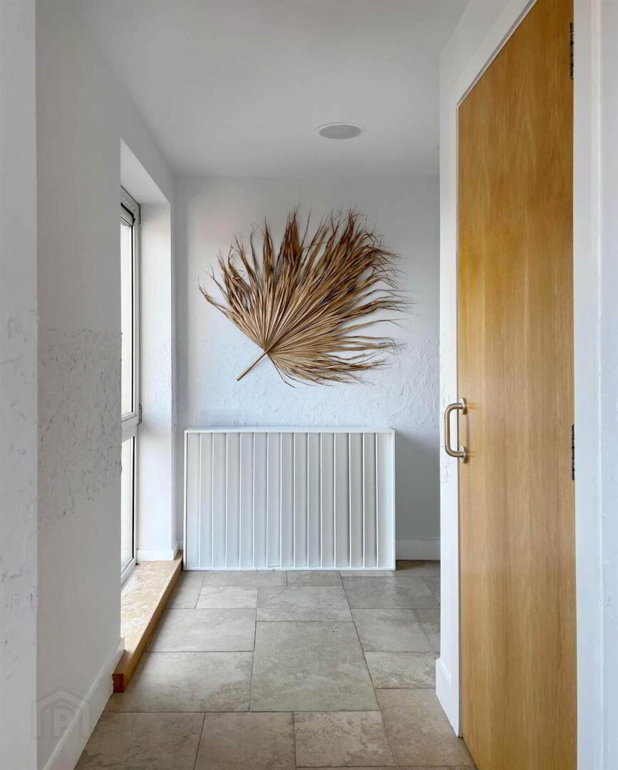 Apt 20, Shaftesbury Court 3 of 27