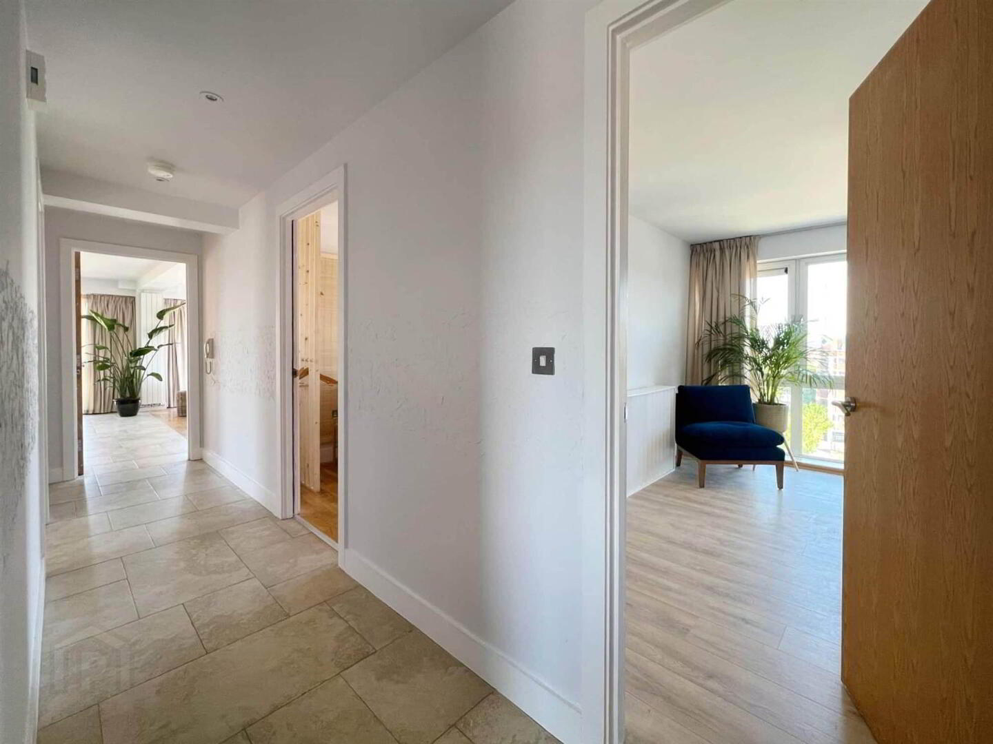 Apt 20, Shaftesbury Court 2 of 27