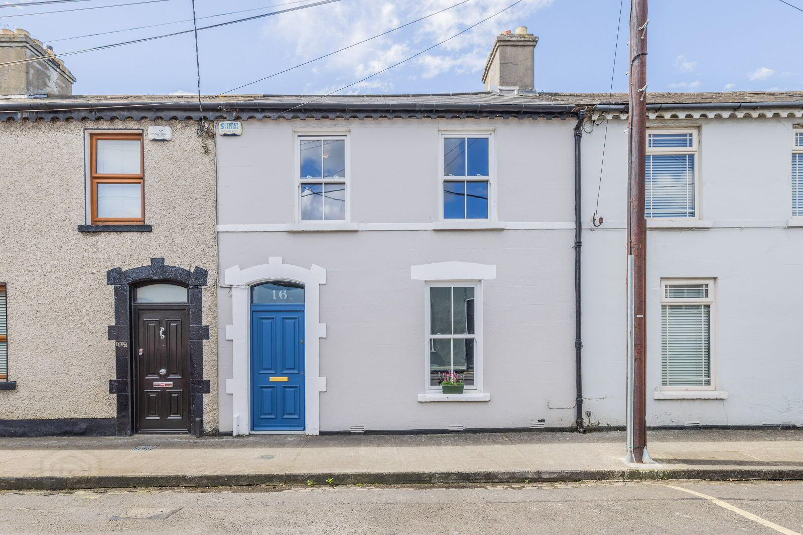16 Leinster Street East 1 of 27