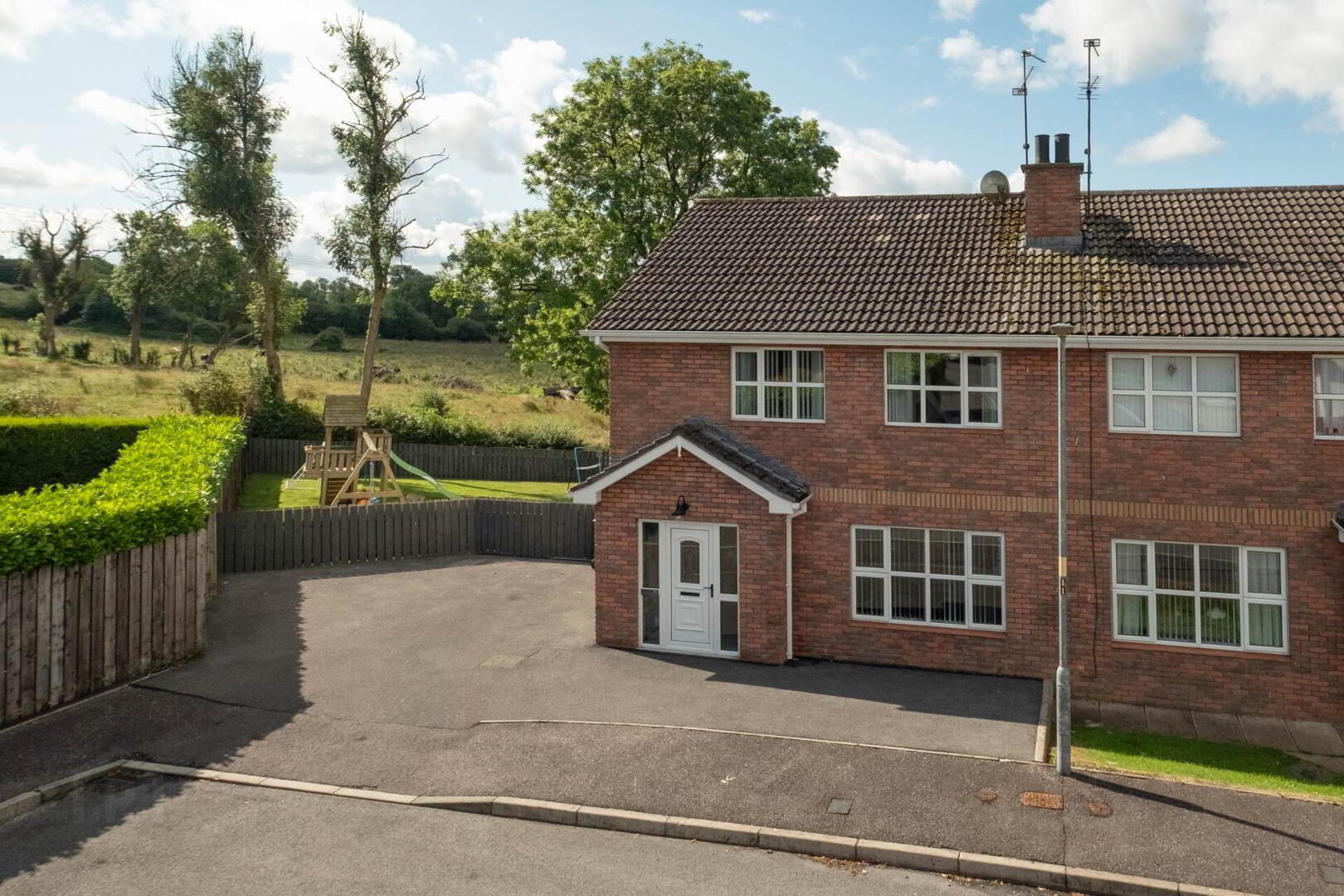 21 Hollybank 1 of 39