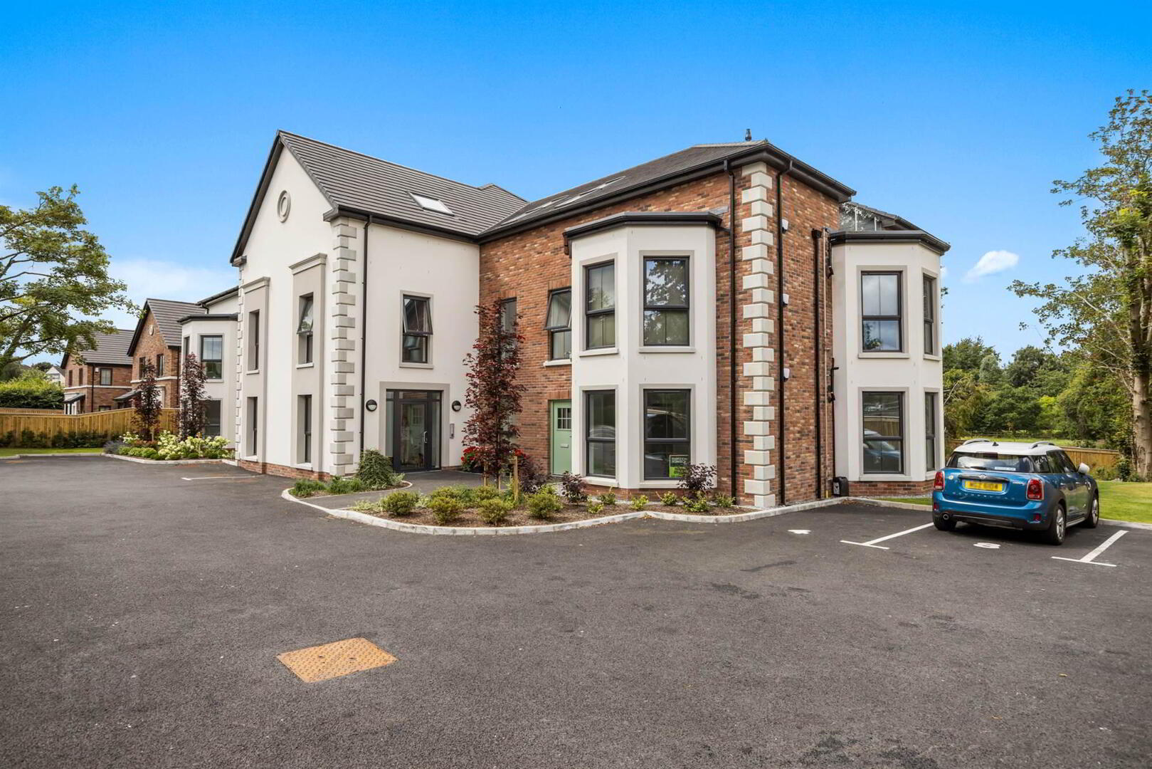 Apt 9, 132 Hillsborough Road 1 of 19