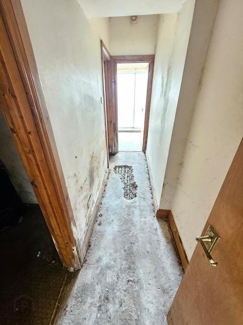 Flat 1, 5 West Street 6 of 7