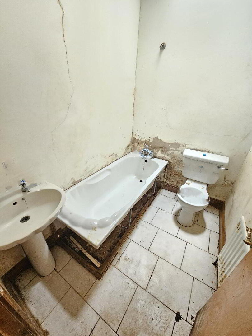Flat 1, 5 West Street 7 of 7