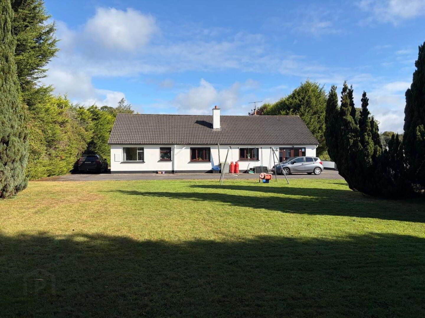 Bungalow +, Garage 0.8 Acres 23 of 24