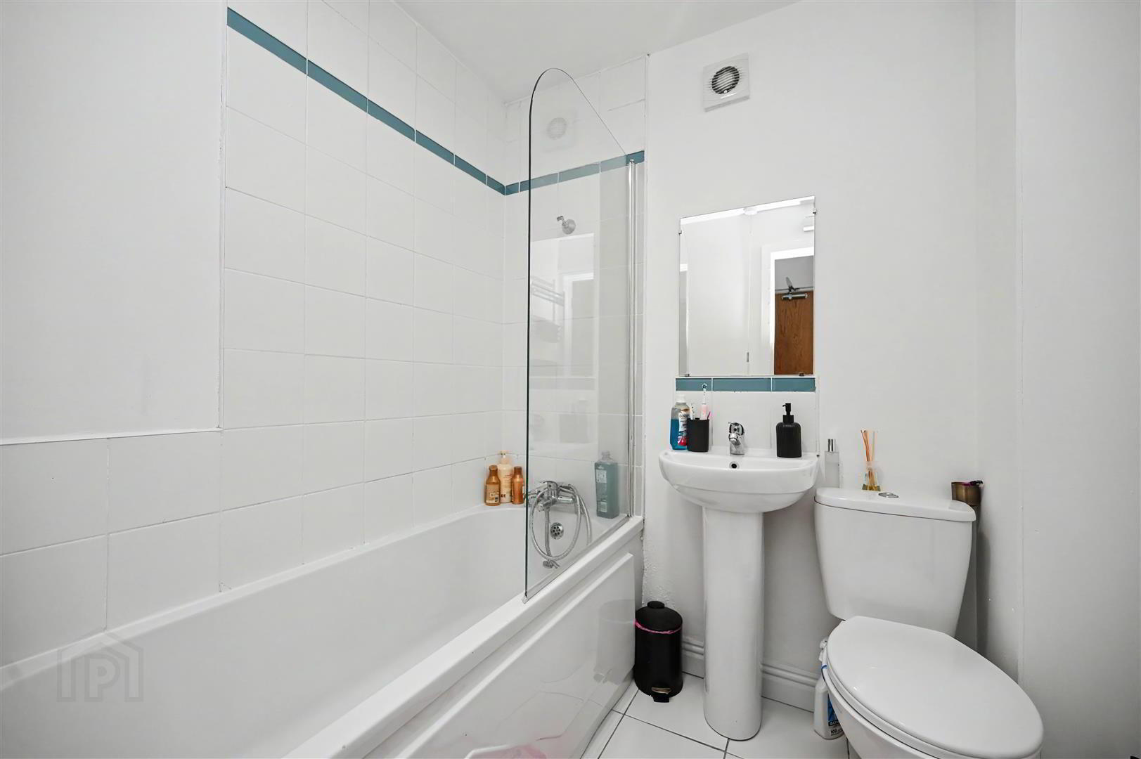 Apt 6, 1 Woodcot Avenue 8 of 9