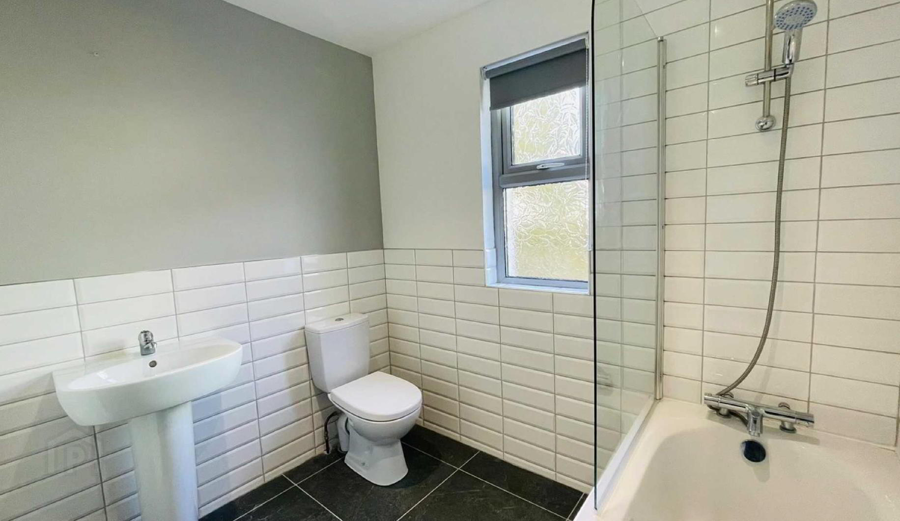 Apt 2, Lynview Mews 8 of 9