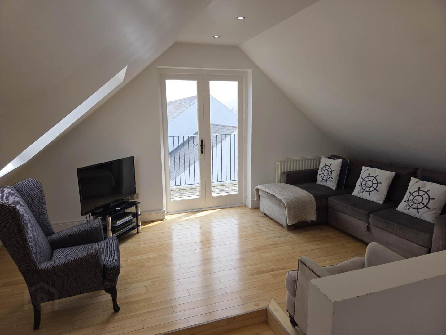 1f Strandview Road 3 of 34