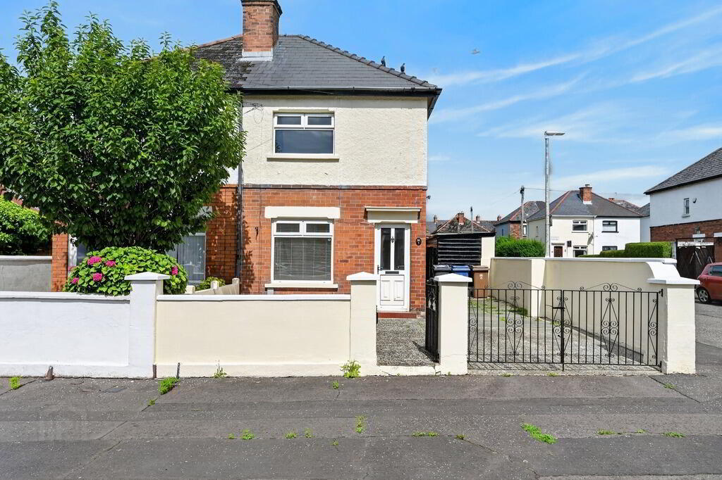 4 Dunraven Park 1 of 17