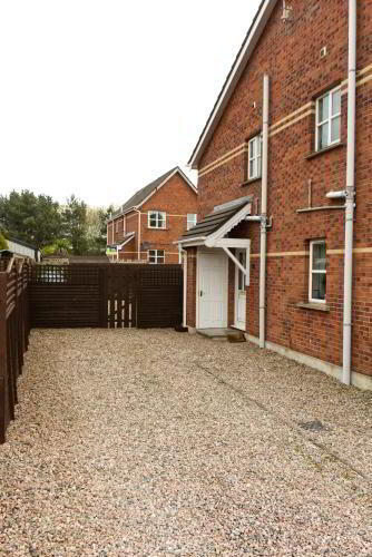 34 Whitethorn Avenue 1 of 6