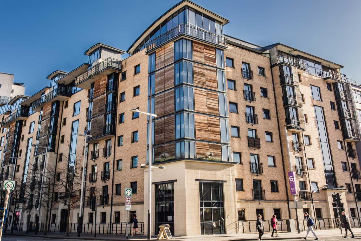 18 Queens Square 1 of 13