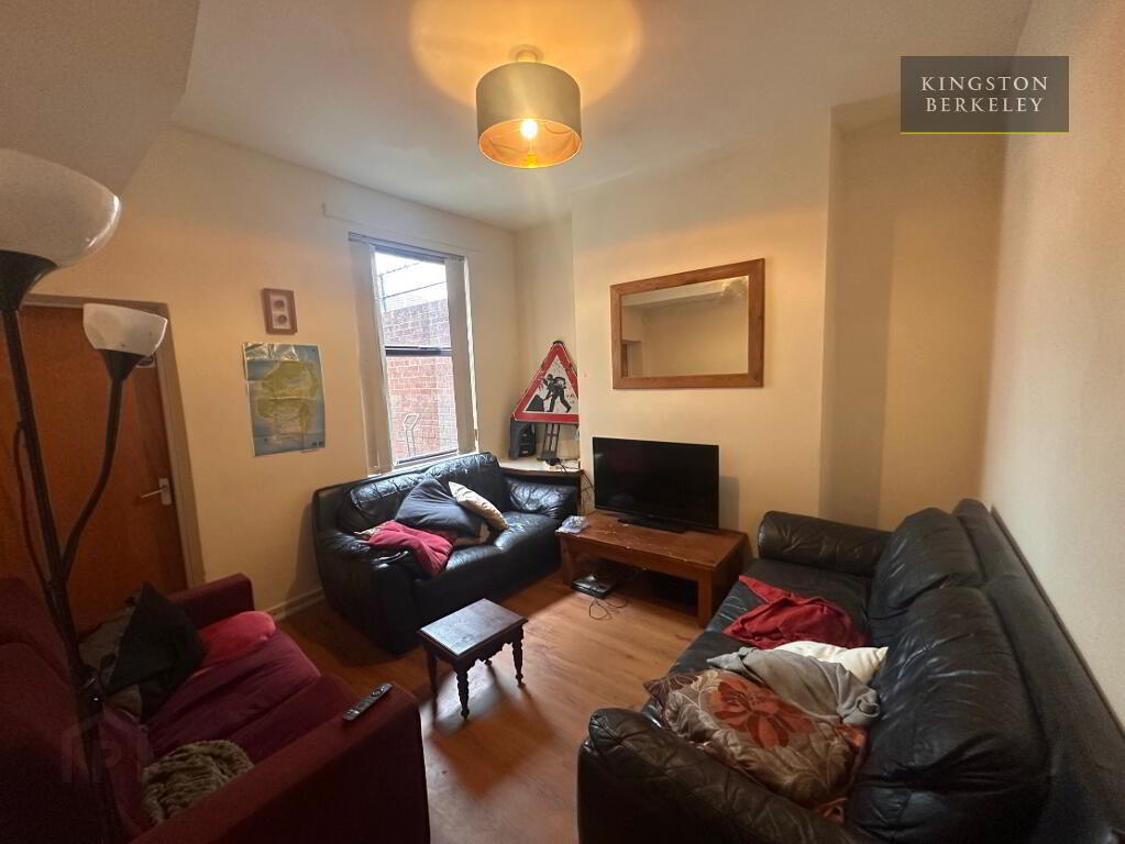 (HMO Registered), 61 Dunluce Avenue 3 of 18