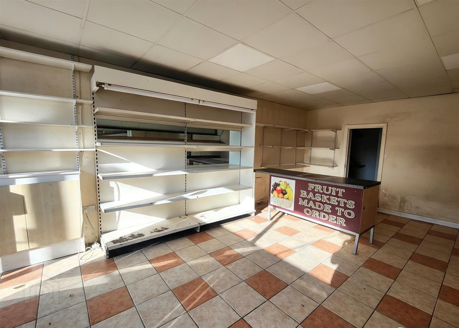 886 Crumlin Road 3 of 12