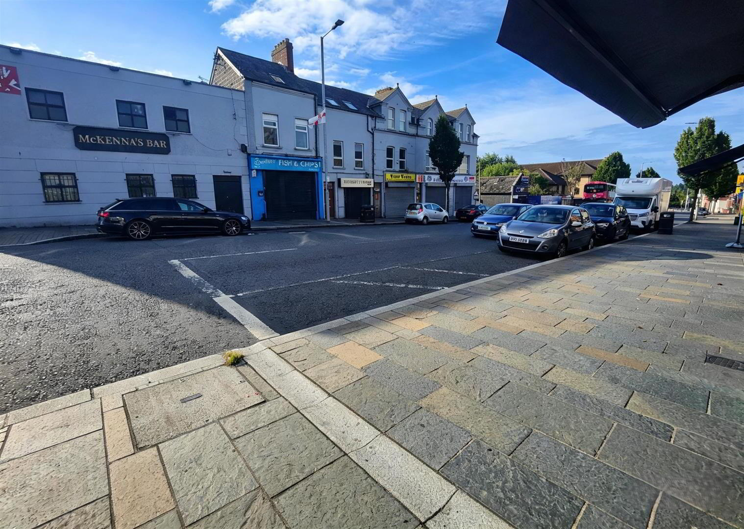 886 Crumlin Road 2 of 12