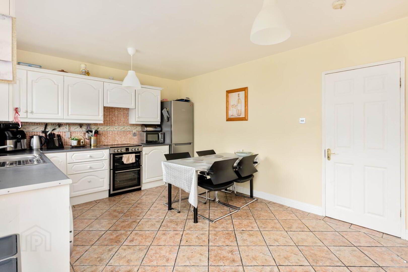 9 Griffeen Glen Crescent 3 of 23