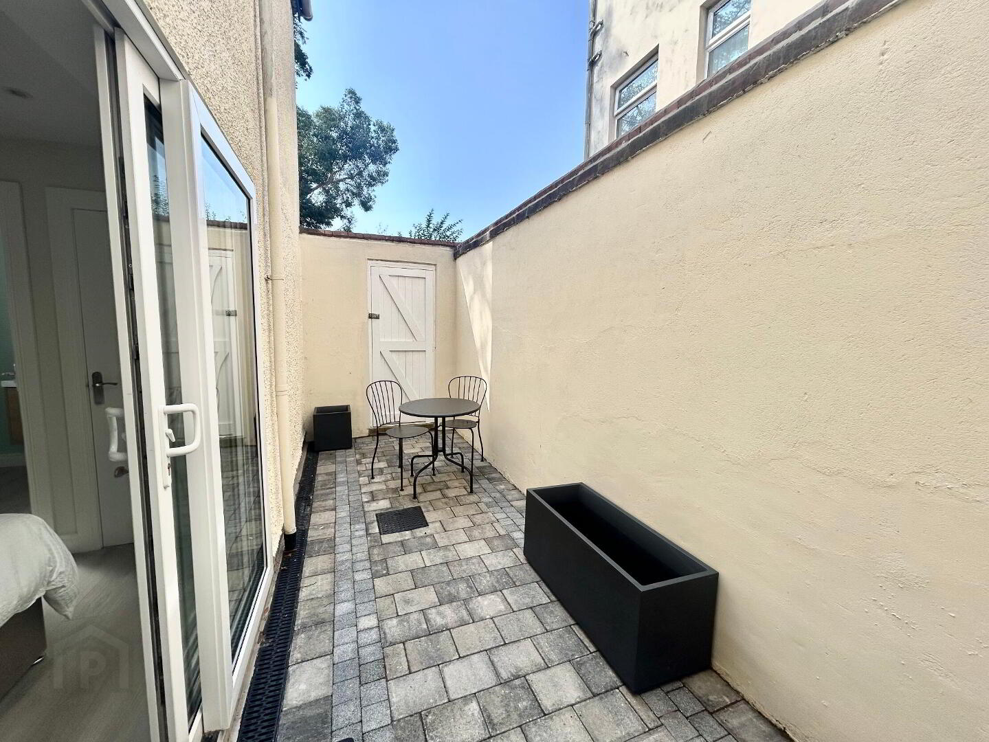 Apartment 1 139 Wandsworth Road 7 of 8