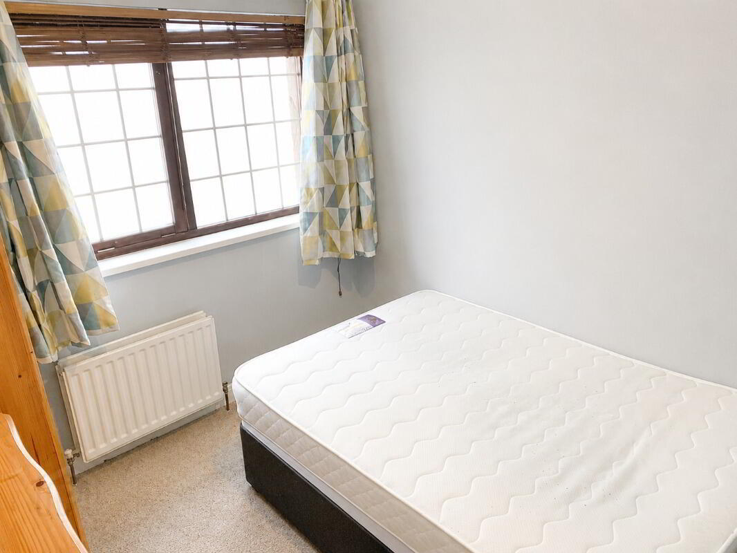 Apartment 3 111 Eglantine Avenue 6 of 7