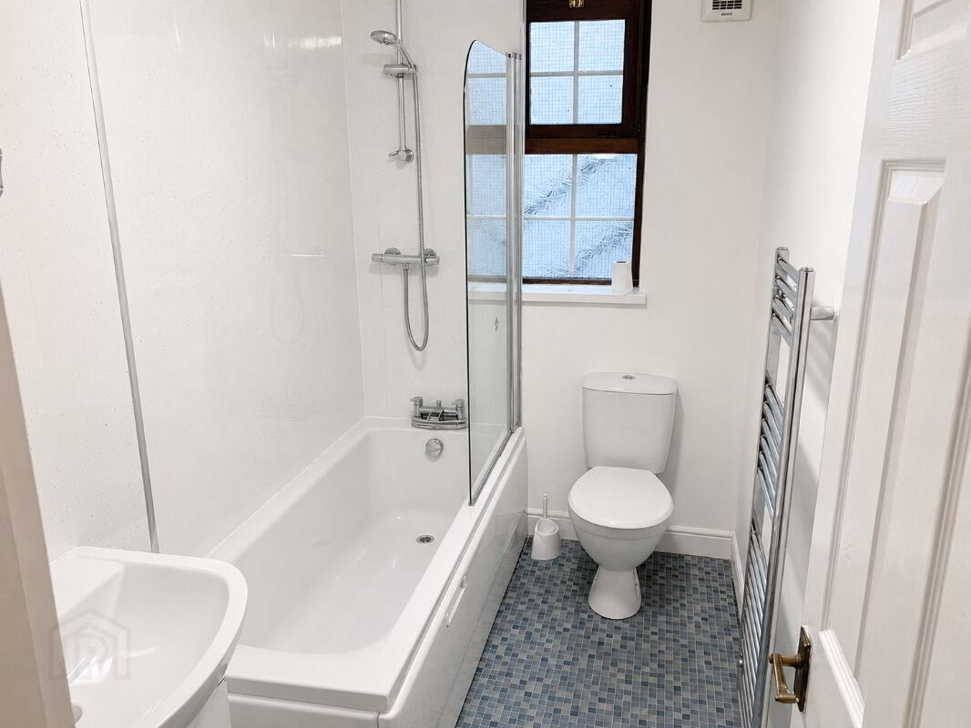 Apartment 3 111 Eglantine Avenue 7 of 7