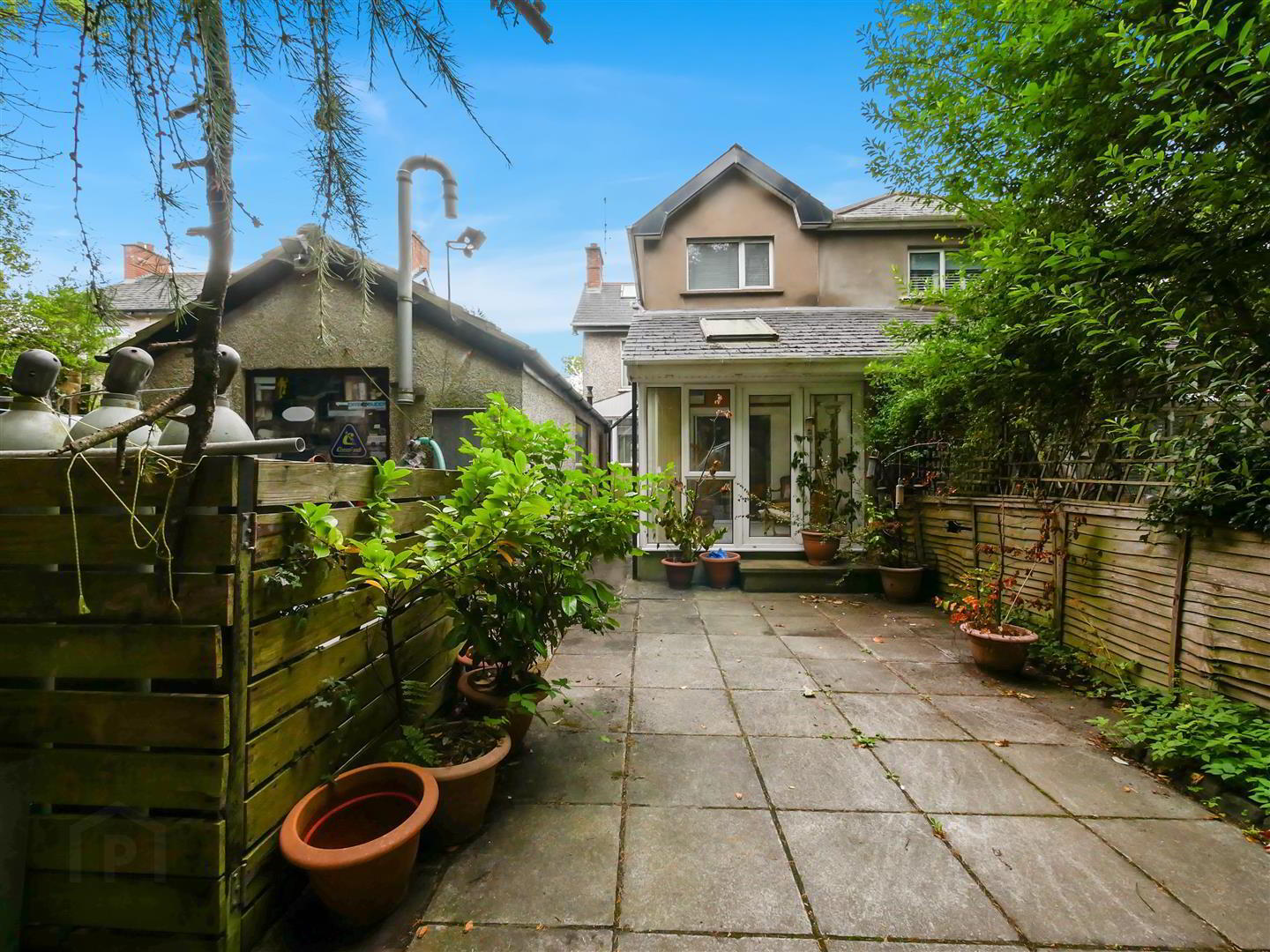 5 Breda Gardens 19 of 20