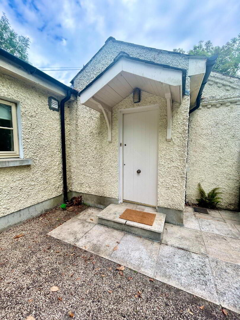 Altidore Castle Gate Lodge 2 of 27