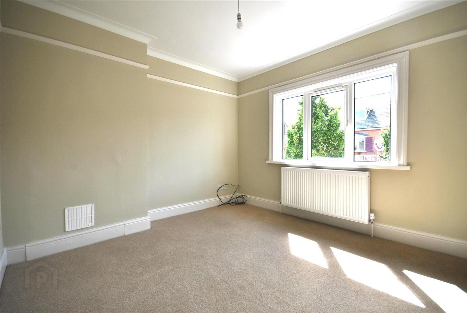 1B Clifton Road 2 of 6