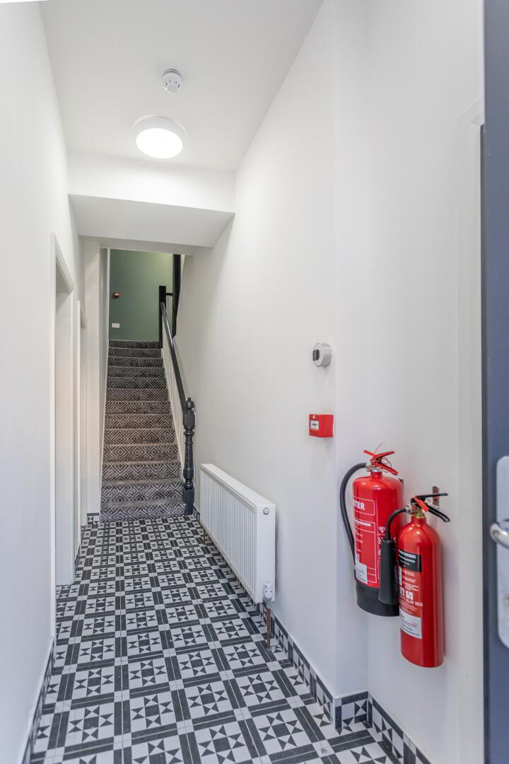 Room 3, 9 Frank Street 3 of 17