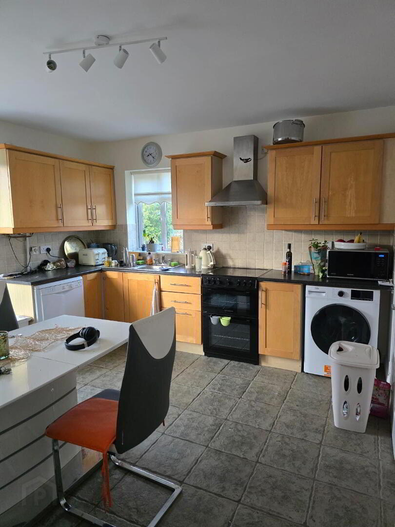24 Parklands Court 2 of 5