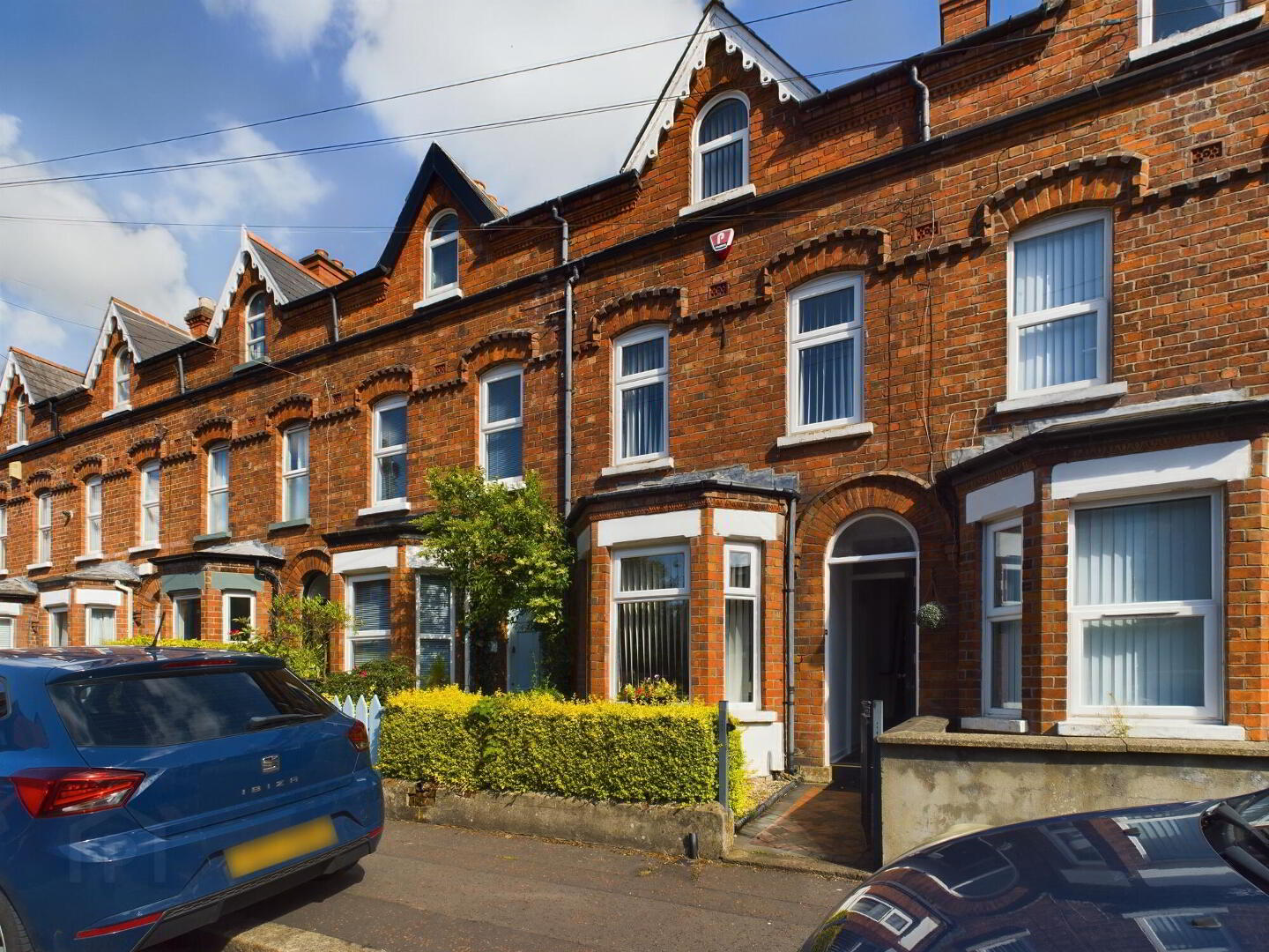 38 St Ives Gardens 2 of 15