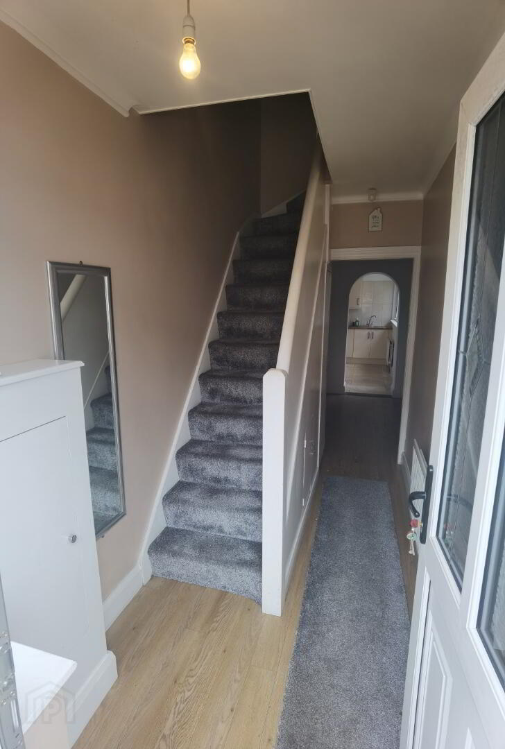37 Rockview Street 2 of 13