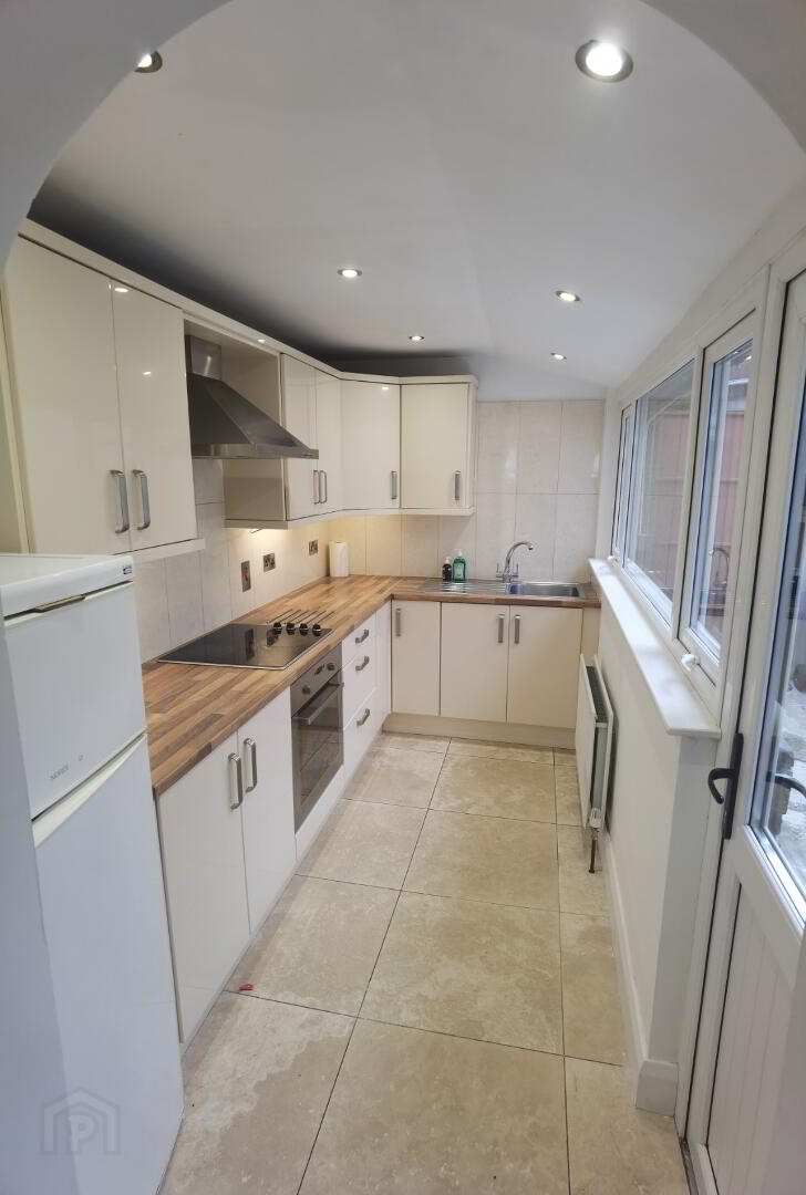37 Rockview Street 3 of 13