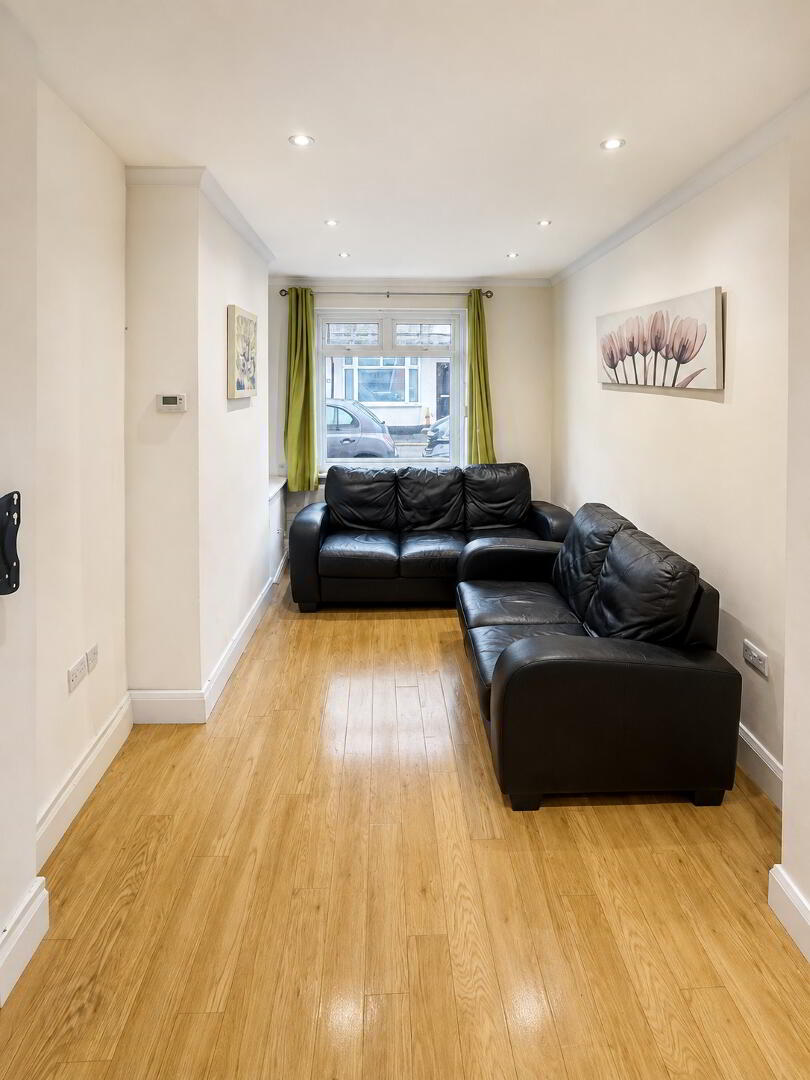 37 Rockview Street 3 of 10