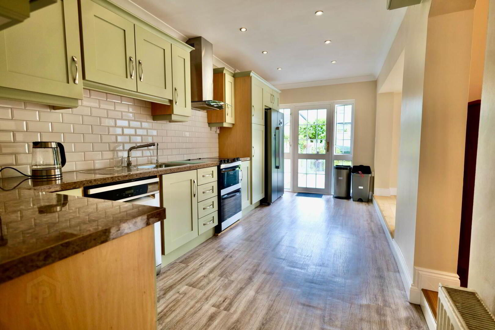 34 Beechwood Gardens 3 of 19