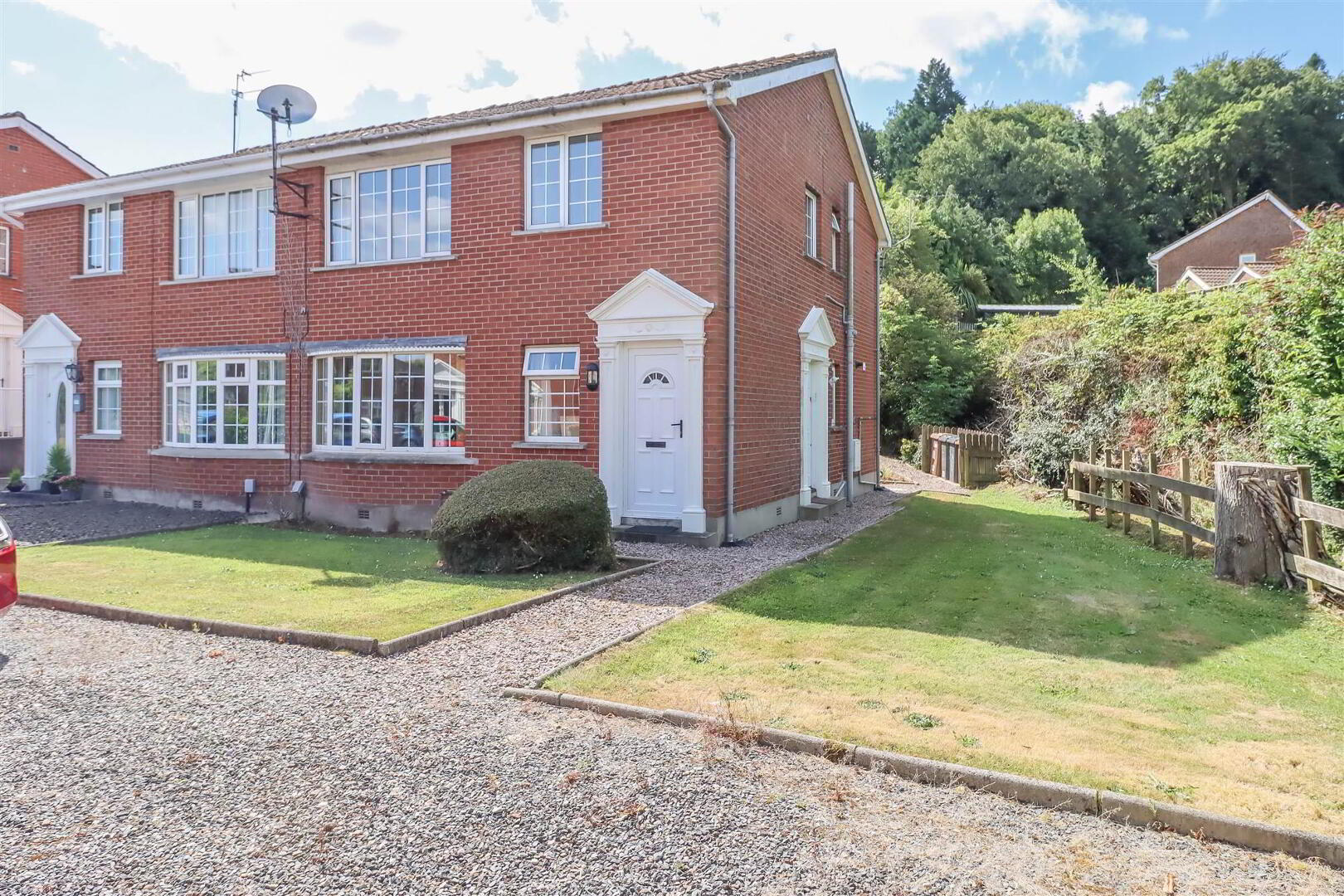 26b Dundonald Heights 1 of 10